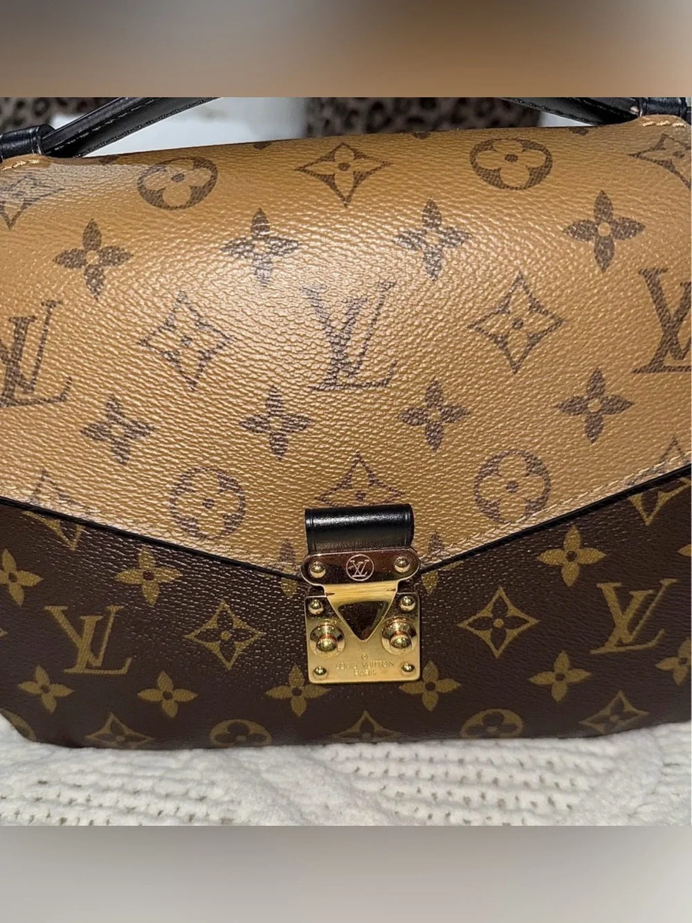 Louis Vuitton Pochette Métis (Monogram Reverse)
